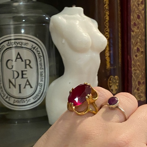 18K heavy electroplate yellow gold ring with ruby red color stone crystal - Picture 16 of 16